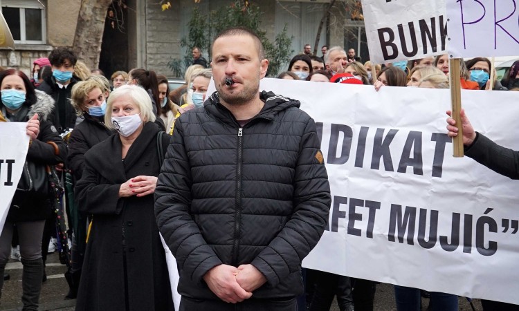 Vuković: Sramotno je da o ponudi Vlade HNK-a saznajemo iz medija